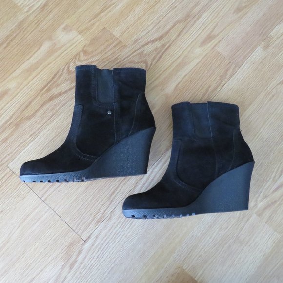 New Women’s White Mountain Black Suede Leather Wedge Fashion Ankle Boots 6.5 M - Picture 1 of 13